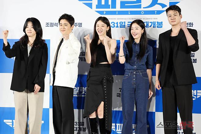 영화 '파일럿'(감독 김한결) 제작보고회에 참석한 김한결 감독, 조정석, 이주명, 한선화, 신승호. ⓒ이혜영 기자 lhy@hankooki.com