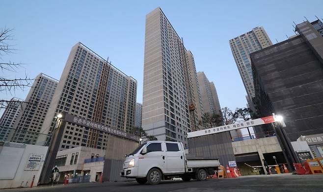 서울 강동구 올림픽파크포레온 공사 현장 모습. /사진=한경DB