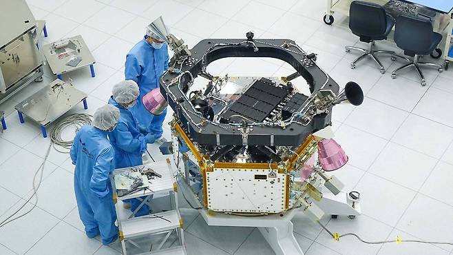 스페이스아이-T를 제조중인 대전 문지동 쎄트렉아이 본사 클린룸. 쎄트렉아이 제공