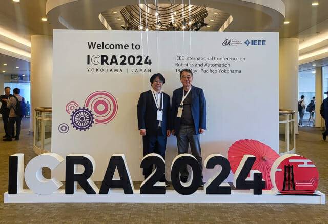 서일홍 한양대 명예교수 겸 코가로보틱스 대표(오른쪽)와 김예성 디지스트 전기전자컴퓨터공학과 교수(왼쪽)가 14일 일본 요코하마에서 열린 세계 최대 로봇학회 ICRA에 논문 발표를 위해 연례 컨퍼런스에 참석했다. (사진=코가로보틱스)