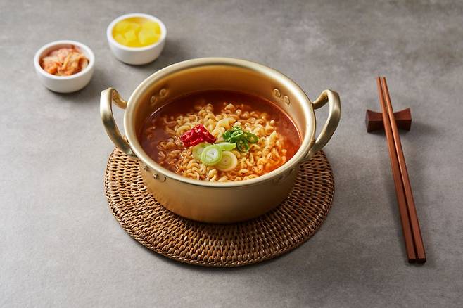 라면과 궁합이 나쁜 음식으론 김치, 콜라, 술 등이 있다./사진=클립아트코리아