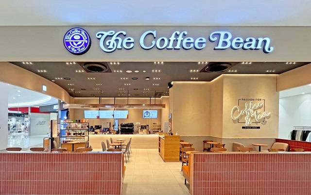 보라색을 강조한 커피빈 매장/사진=커피빈 홈페이지