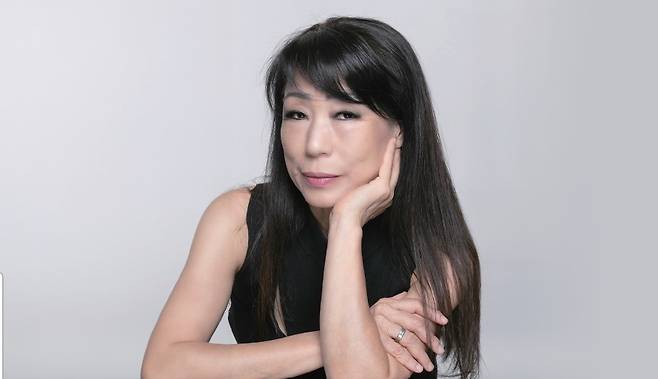 진은숙 작곡가서울대 작곡, 함부르크대 음대 석사, 현 통영국제음악제 예술 감독, 전 독일 베를린공과대 전자음악스튜디오 작곡가, 전 베를린 도이체 심포니 오케스트라 상임 작곡가, 전 서울시립교향악단 상임 작곡가, 전 영국 필하모니아 오케스트라 예술 감독, 전 서울시립교향악단 공연기획자문역 사진 구본숙 사진 작가