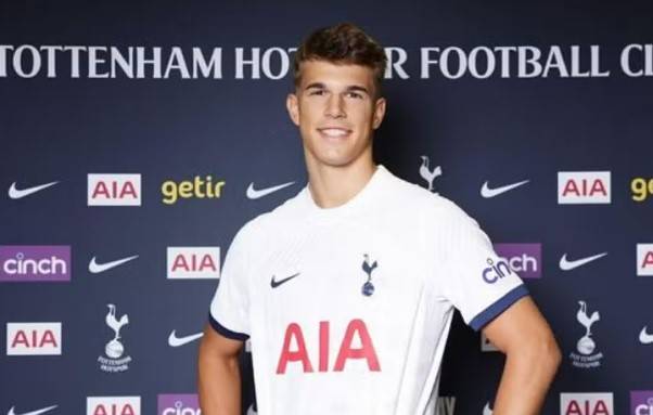 ▲ 작년 여름 토트넘 이적을 확정했던 부슈코비치 ⓒ토트넘