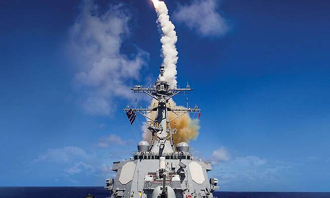 미 해군 이지스구축함에서 SM-6 함대공미사일이 발사되고 있다. 세계일보 자료사진