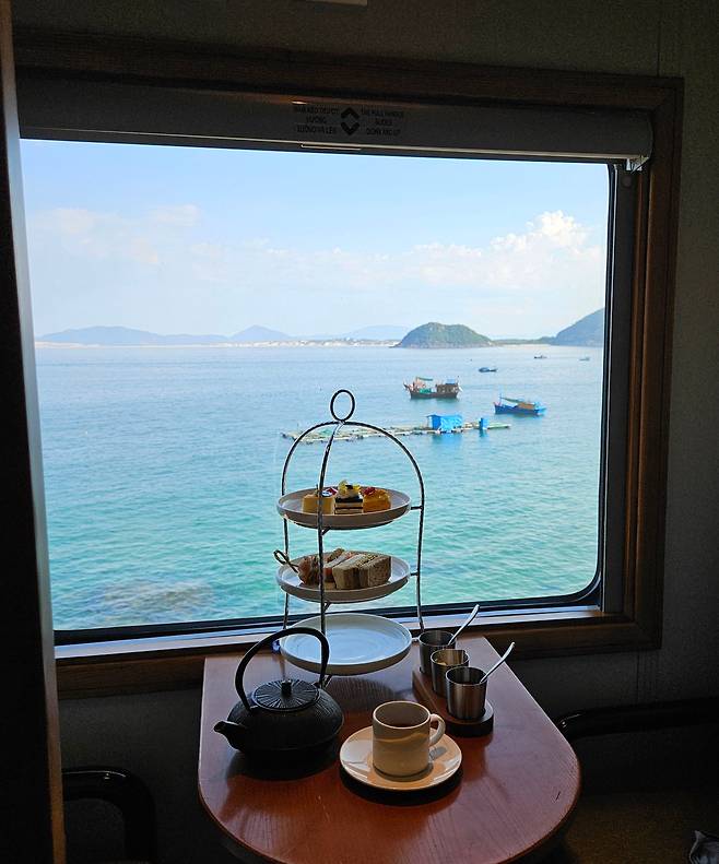 비엣티지 기차에서 마주하는 베트남의 풍경들. 지루할 줄 알았던 4시간 30분의 여정이 짧기만 했다. /냐짱·꾸이년=이미지 기자