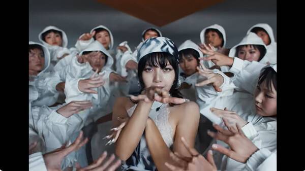 사진=리사 '록스타' 뮤직비디오 영상 캡처