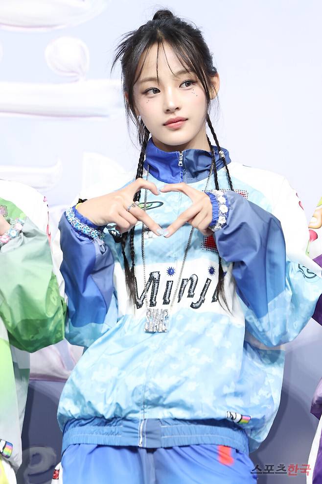 '2024 SBS 가요대전 Summer' 블루카펫 행사에 참석한 그룹 뉴진스(NewJeans) 민지. ⓒ이혜영 기자 lhy@hankooki.com