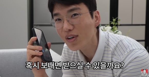 ‘450만 유튜버’ 보겸이 최근 홍수로 큰 피해를 대전 정뱅이마을 전체 가구에 가전제품과 식료품 등을 지원해 화제다. 유튜브 채널 ‘보겸TV’ 캡처