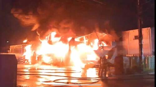 평택 청북읍 자동차용 접착제 제조공장 화재현장. 경기소방재난본부 제공