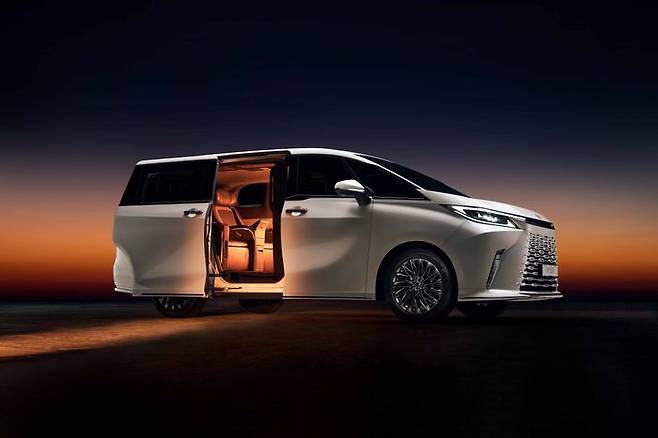 디 올 뉴 ‘LM 500h’ⓒ렉서스코리아