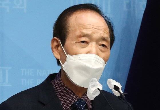 장기표 신문명정책연구원장의 모습. 장 원장은 19일 양극화와 높은 물가를 지적하며 "이러다가 나라가 망하는 게 아닐까 하는 우려마저 든다"고 말했다. 연합뉴스