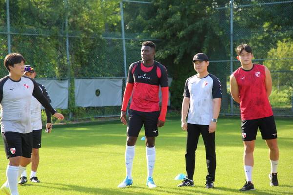 음라파(가운데 왼쪽, 부산아이파크). 부산아이파크 제공