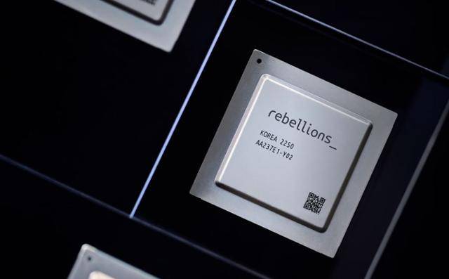 리벨리온의 AI 반도체. 리벨리온은 올해 말을 목표로 거대언어모델(LLM)용 AI 반도체 '리벨'을 개발하고 있다. 리벨리온 제공