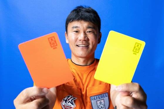 김민재와 닮은꼴로 유명한 K리그 정동식 심판. 장진영 기자