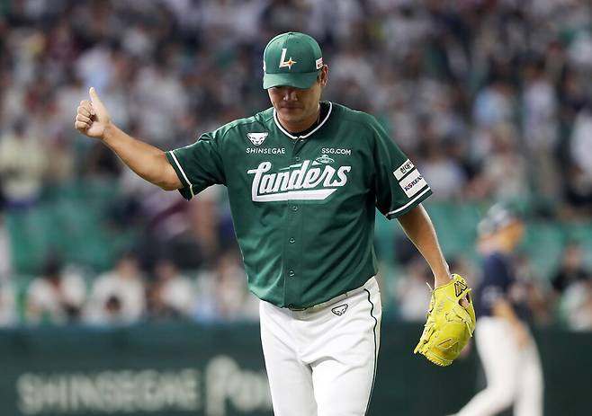 ▲ 불혹의 나이에도 건재를 과시하고 있는 노경은은 올해 리그 셋업맨 중 최고 성적으로 홀드왕 타이틀과 가을 야구를 모두 조준하고 있다. ⓒSSG랜더스