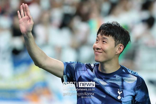 ▲ 축구통계매체 ‘스쿼카’는 13일(한국시간) 잉글랜드 프리미어리그에서 활약하는 30세 이상의 선수들을 대상으로 2023-24시즌 최고 속력을 기록한 10명의 순위를 공개했다. 해당 순위에서 1위를 당당히 차지한 선수는 손흥민이었다. 손흥민은 지난 시즌 무려 36.08km/h의 최고 속력을 달성했다.