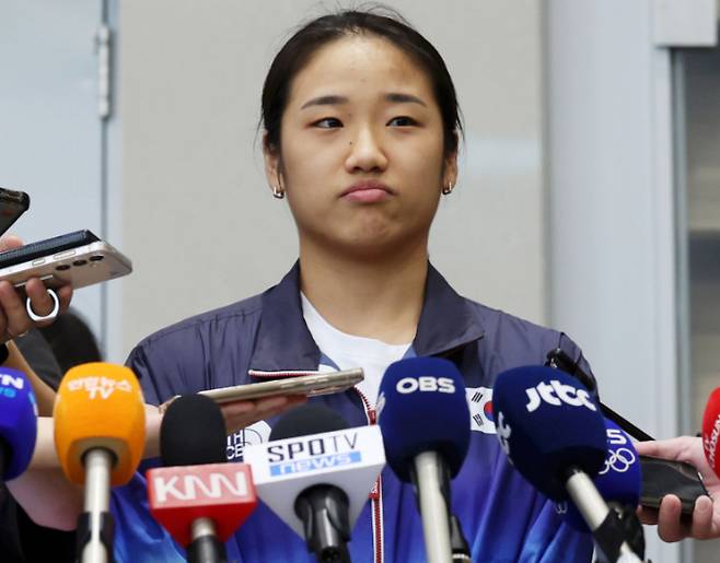 28년 만에 올림픽 배드민턴 여자 단식 금메달을 한국에 안긴 '셔틀콕 여제' 안세영(삼성생명)이 지난 7년간 대표팀 빨래와 청소를 도맡았던 것으로 전해졌다. /사진=뉴시스