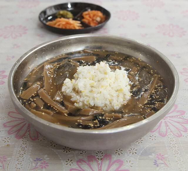 ‘묵마을’ 묵밥. 박미향 기자