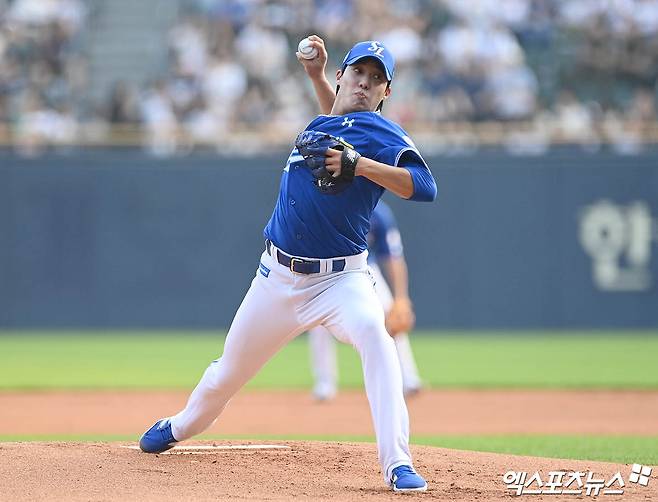 삼성 라이온즈 선발투수 원태인이 정규시즌 경기에 등판해 역투하고 있다. 엑스포츠뉴스 DB
