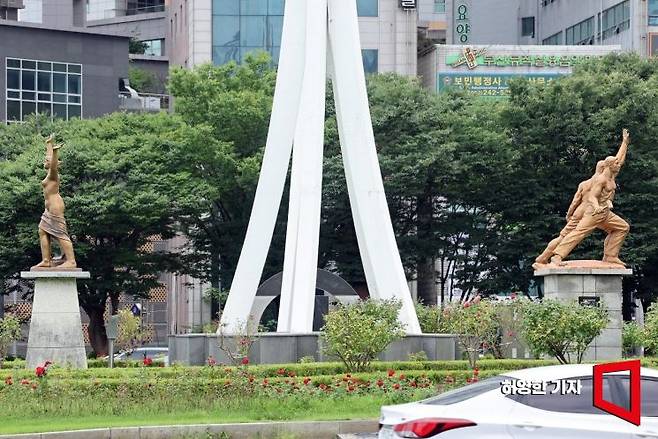공업도시 울산의 상징인 울산 남구의 공업탑. 사진=허영한 기자