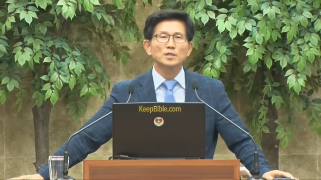 김문수 고용노동부 장관 후보자가 지난 2018년 8월12일 인천 남동구 사랑침례교회에서 강연하고 있다. 사랑침례교회 유튜브 갈무리