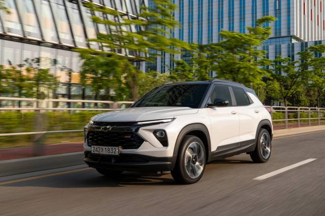 쉐보레의 소형 스포츠유틸리티차(SUV)인 더 뉴 트레일블레이저가 차급을 뛰어 넘는 옵션을 제공하며 소비자들의 이목을 끌고 있다. 사진제공=쉐보레