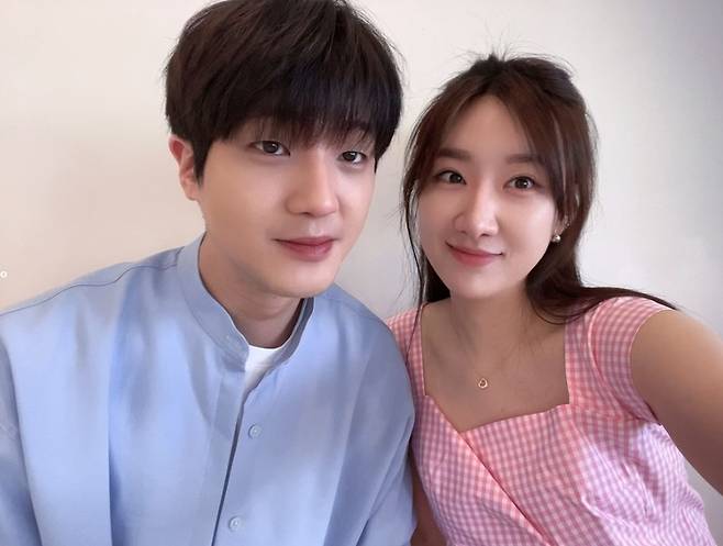 JTBC ‘연애남매’의 김윤재 이윤하 커플. 사진 | 이윤하 채널