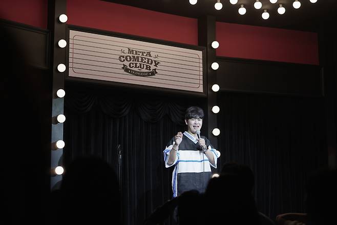 스탠드업 코미디언 김동하의 공연 장면. 사진 메타코미디