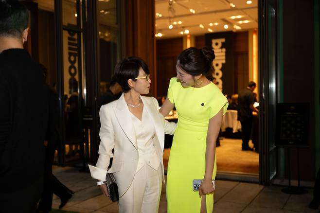 이영희 삼성전자 CMO, 김유나 빌보드 코리아 대표(왼쪽부터)