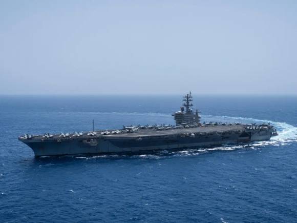 지난 6월 홍해상에 머물던 USS 드와이트 아이젠하워 항공모함의 모습. / 사진=AP 연합뉴스