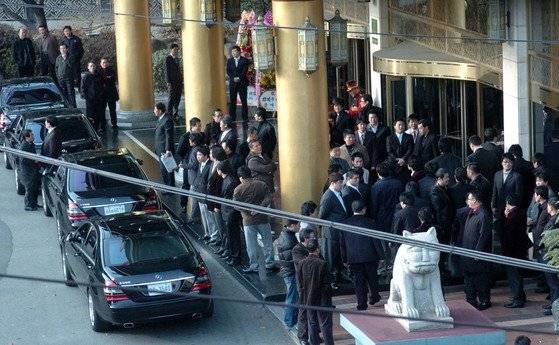 2007년 영화 '친구'의 주인공이었던 조직폭력배 준석(유오성 분)의 모델로 알려진 폭력조직 칠성파의 전 행동대장의 결혼식이 열린 부산의 한 호텔 정문 모습. 중앙일보