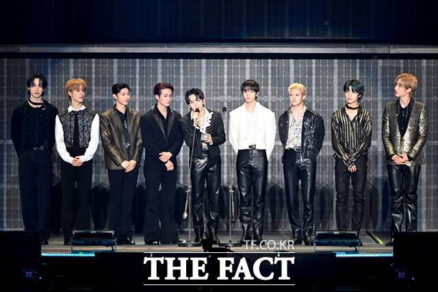 <더팩트>가 주최하고 팬앤스타와 필링바이브(FEELINGVIVE)가 주관하는 '2024 더팩트 뮤직 어워즈(2024 THE FACT MUSIC AWARDS, TMA)'가 8일 오후 일본 오사카 '교세라 돔 오사카'에서 열린 가운데 '글로벌 핫트렌드' 부문을 수상한 싸이커스(xikers)가 소감을 밝히고 있다. /교세라 돔 오사카=이새롬 기자