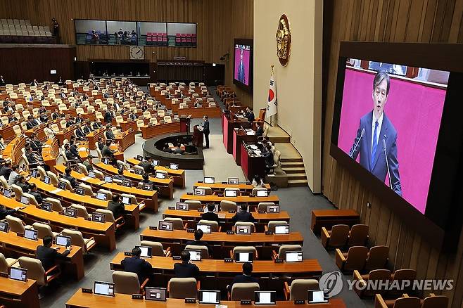 비교섭단체 대표 연설하는 조국 대표 (서울=연합뉴스) 김주성 기자 = 조국혁신당 조국 대표가 9일 오후 국회에서 열린 본회의에서 비교섭단체 대표 연설을 하고 있다. 2024.9.9 utzza@yna.co.kr