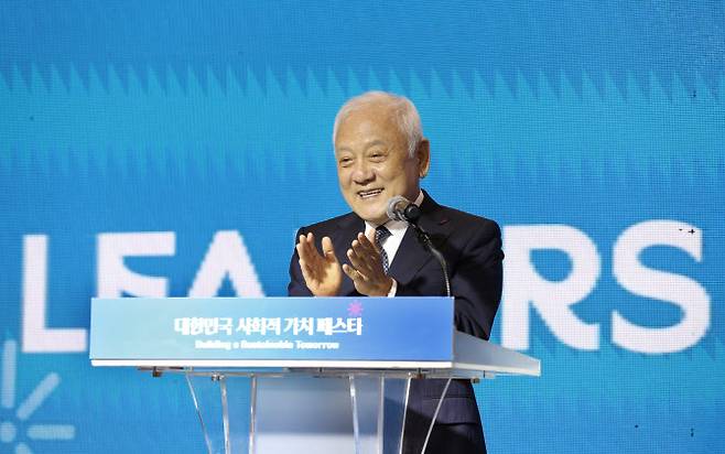 김한길 국민통합위원장이 12일 서울 강남구 코엑스에서 열린 ‘제1회 대한민국 사회적 가치 페스타’에서 축사를 하고 있다.(사진=연합뉴스 제공)