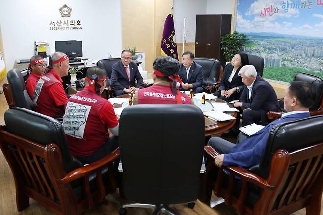 11일 전국플랜트노조 충남지부가 서산시의회를 만나 지역별 노동단가 현실화 해소에 앞장서 줄 것을 요구했다. 서산시의회