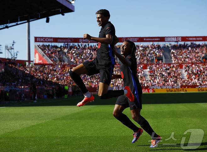 멀티골을 터뜨린 야말(왼쪽)ⓒ 로이터=뉴스1