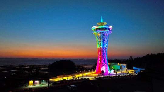 홍성스카이타워의 야간 경관. 충남도 제공.