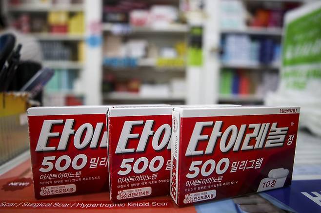 서울시내 한 약국에 타이레놀이 놓여있다. 뉴시스