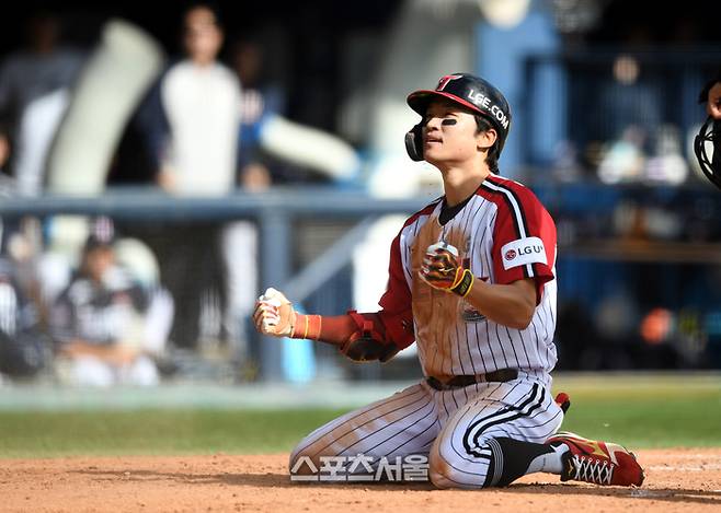 LG 박해민이 22일 잠실야구장에서 열린 2024 KBO리그 두산과 경기 3회말 2사 우익수 그라운드 홈런을 날린 후 환호하고 있다. 2024. 9. 22. 잠실 | 최승섭기자 thunder@sportsseoul.com