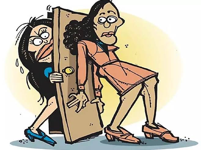 2003년 샌프란시스코 크로니클은 이 지역의 두 '수퍼 여성'인 길포일과 해리스의 알력을 다루면서, 방안에 들어서려는 길포일을 막고 있는 해리스를 삽화로 그렸다.