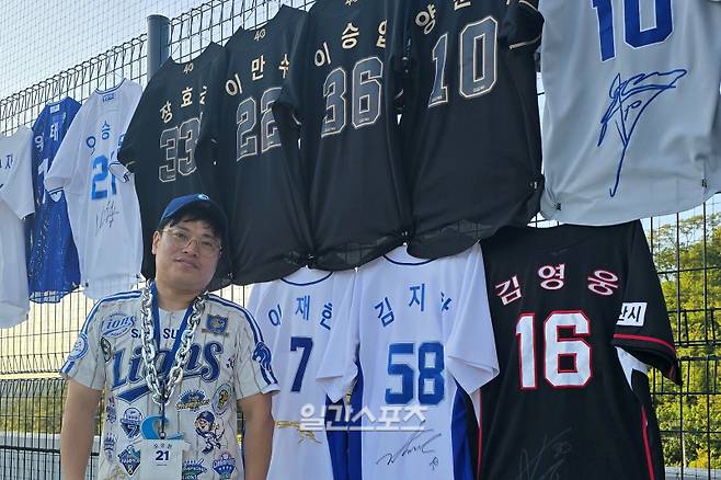 라팍 외야 '유니폼 세탁소' 단골 주인장인 김보선 씨. 대구=윤승재 기자