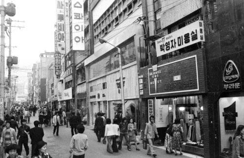 1970년대 명동 거리. 중앙포토