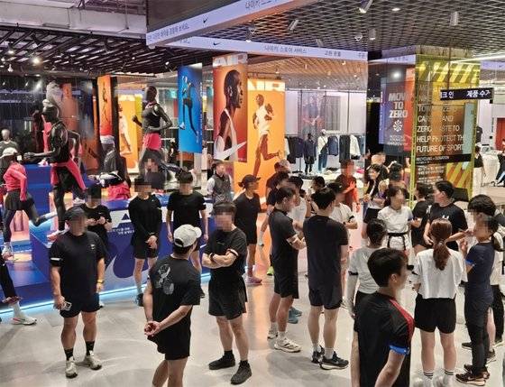 시티런 행사 참여를 위해 모인 러너들. 매주 남산·경복궁 등 도심 명소를 달린다.