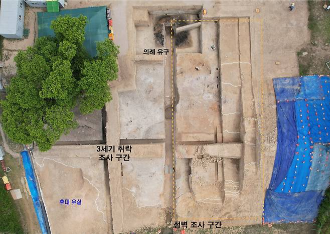 월성 서남쪽 지점의 발굴 유적을 공중에서 내려다본 전경 사진. 북쪽의 의례 유구에서 개뼈가 나왔다. 국립경주문화유산연구소 제공