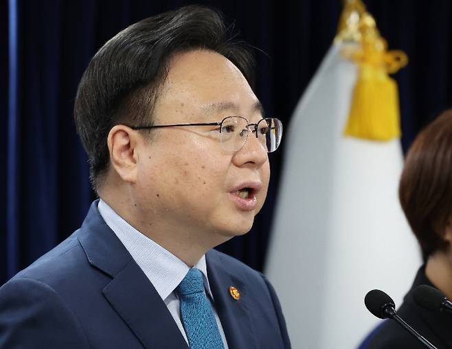 의료개혁 추진상황 브리핑하는 조규홍 장관 (서울=연합뉴스) 최재구 기자 = 조규홍 보건복지부 장관이 30일 서울 종로구 정부서울청사에서 의료개혁 추진상황 브리핑을 하고 있다. 2024.9.30 jjaeck9@yna.co.kr (끝) <저작권자(c) 연합뉴스, 무단 전재-재배포, AI 학습 및 활용 금지> 연합뉴스