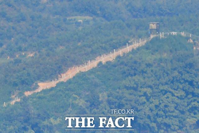 북한군 초소 일대가 조용한 모습을 보이고 있다.