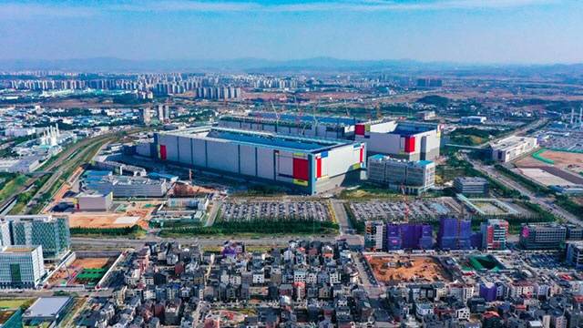 경기 평택시 고덕산업단지 내 삼성반도체 공장. <평택시 제공>