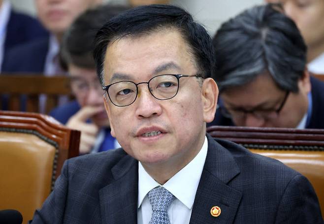 최상목 경제부총리 겸 기획재정부 장관이 11일 오전 서울 여의도 국회에서 열린 기획재정위원회의 기획재정부에 대한 국정감사에서 의원 질문에 답변하고 있다. (사진=뉴시스)