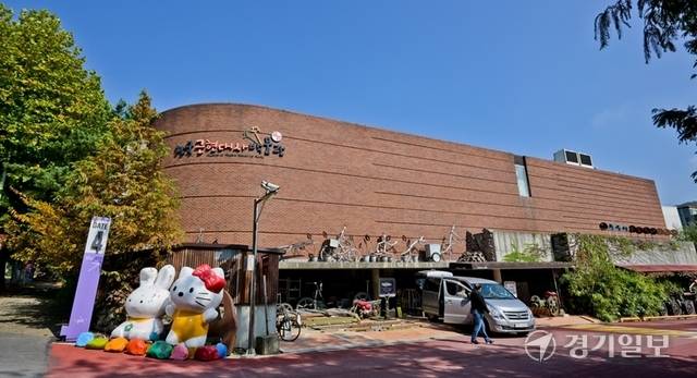 파주 헤이리마을에 위치한 한국근현대사박물관은 2005년 우리나라의 근현대생활사 유물자료 7만여점을 집대성하여 탄생한 테마 박물관이다. 박물관전경. 윤원규기자